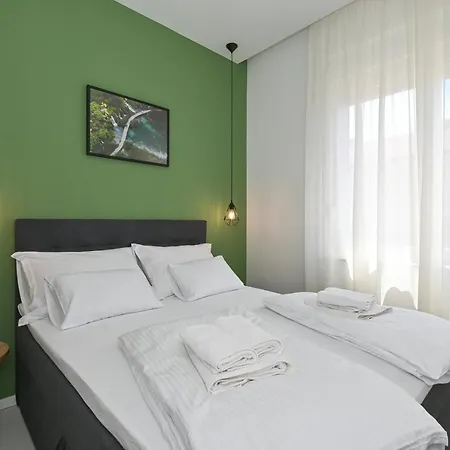 Apartman Steps From Palace & Riva - Old Town Pine Split