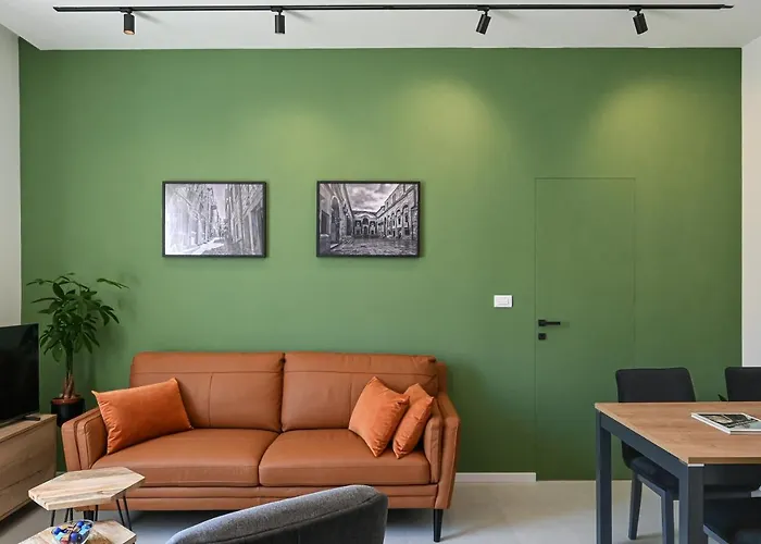 Steps From Palace & Riva - Old Town Pine