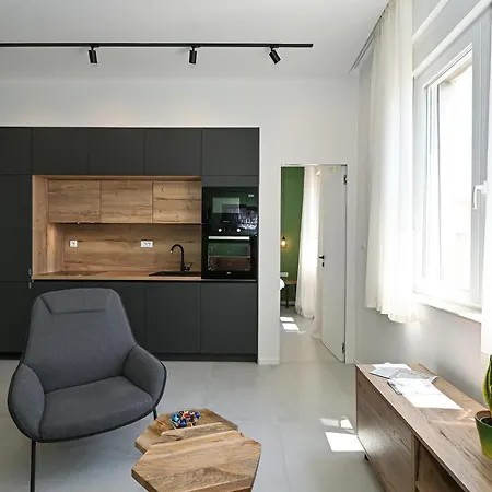 Steps From Palace & Riva - Old Town Pine Split