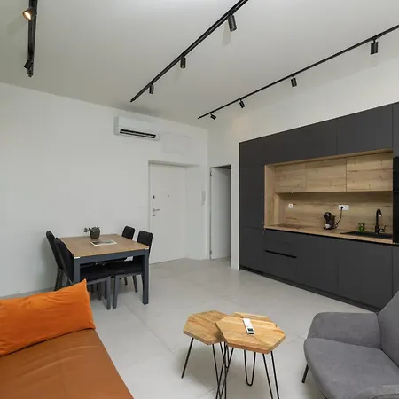 Apartamento Steps From Palace & Riva - Old Town Pine Split
