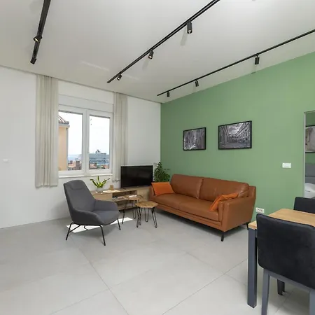 Apartamento Steps From Palace & Riva - Old Town Pine Split