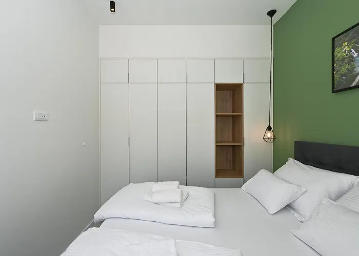 Steps From Palace & Riva - Old Town Pine 公寓