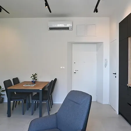 Steps From Palace & Riva - Old Town Pine