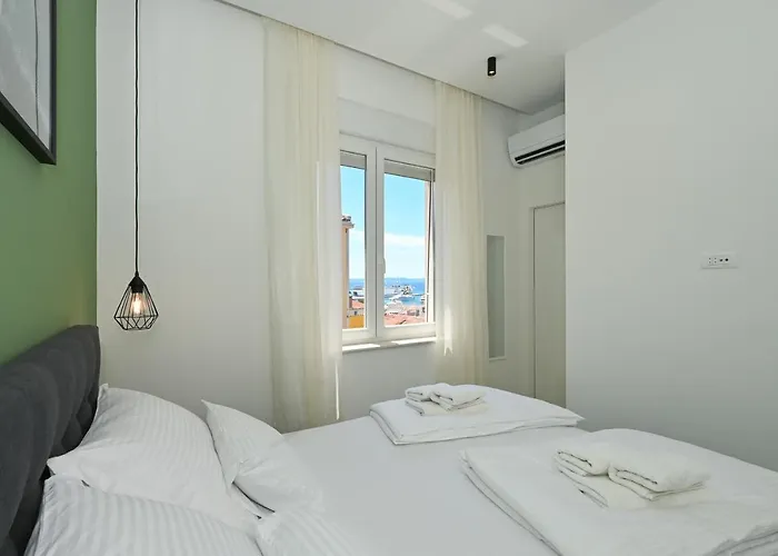 Apartamento Steps From Palace & Riva - Old Town Pine