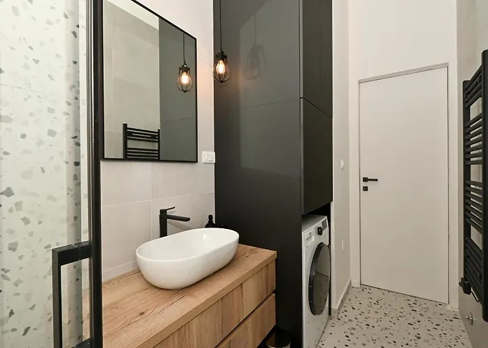 Steps From Palace & Riva - Old Town Pine Apartamento Split