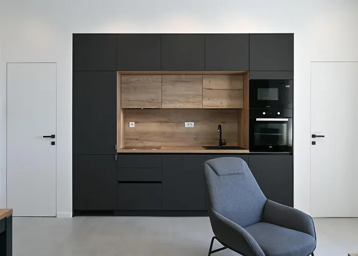 Steps From Palace & Riva - Old Town Pine Split